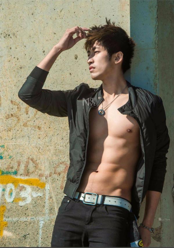 Whoseman-4-明星教練男丁格爾-芬達-全裸非全見寫真書